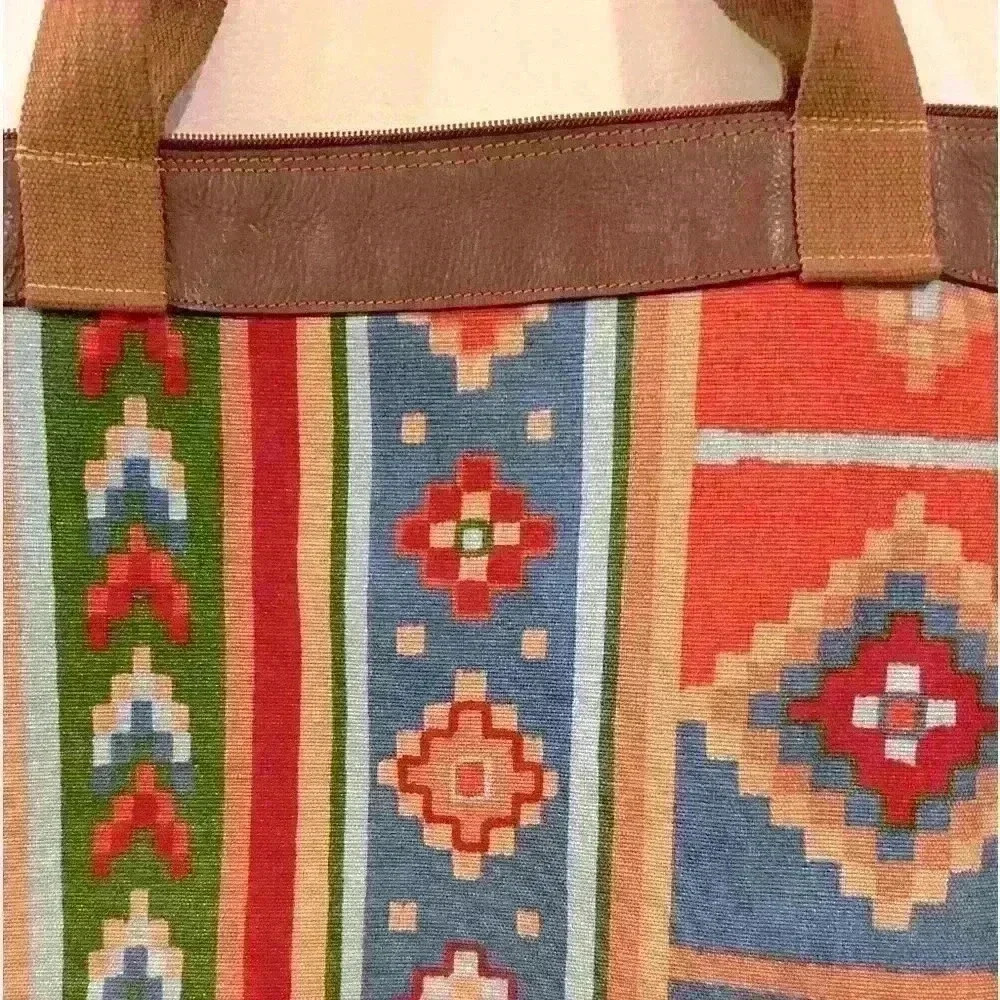 Saks‎ Fifth Avenue Oversized Southwestern Native Print Tote - Picture 3 of 3